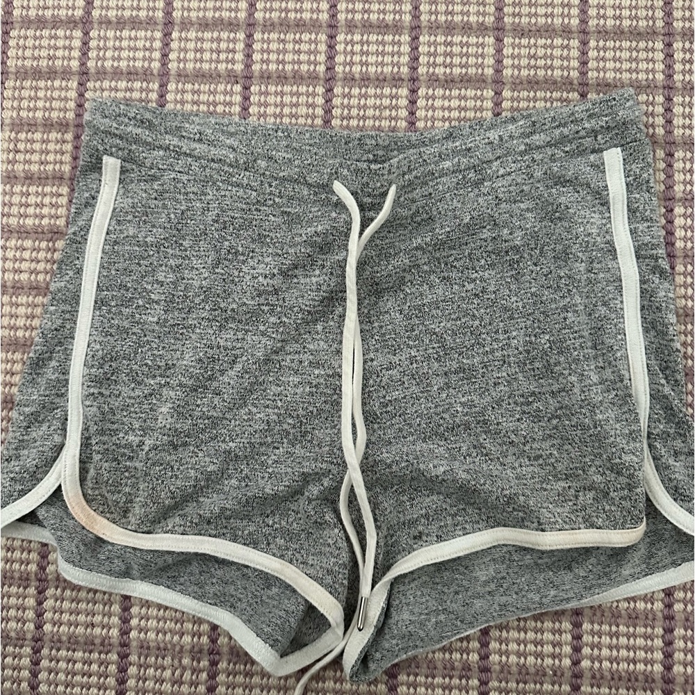Aritzia Wilfred Free grey shorts size medium